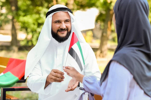 Couple Traditional Clothes National Flags Uae Outdoors — Stockfoto