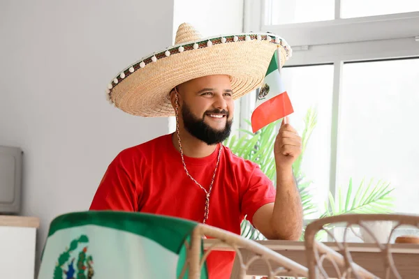 Hombre Guapo Sombrero Con Bandera México Casa —  Fotos de Stock