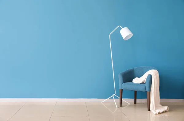 White Floor Lamp Armchair Blue Wall — Stock Photo, Image