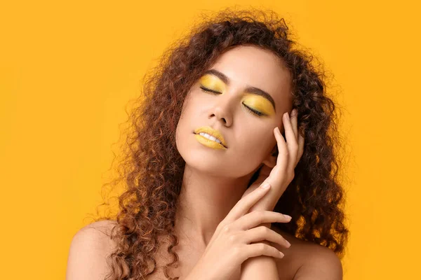 Beautiful African American Woman Makeup Yellow Tones Color Background — Fotografia de Stock