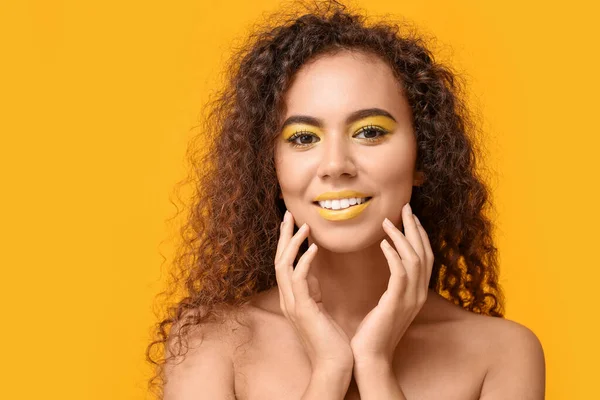 Beautiful African American Woman Makeup Yellow Tones Color Background — Stock Photo, Image