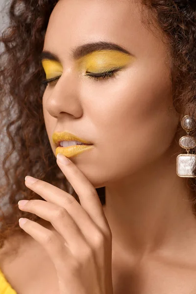 Beautiful African American Woman Makeup Yellow Tones — Zdjęcie stockowe