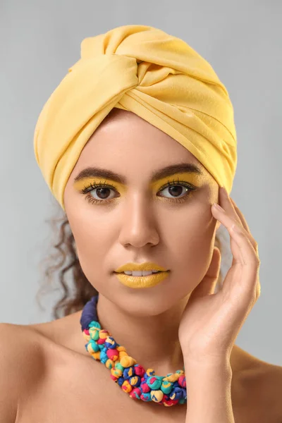 Beautiful African American Woman Makeup Yellow Tones Grey Background — Fotografia de Stock