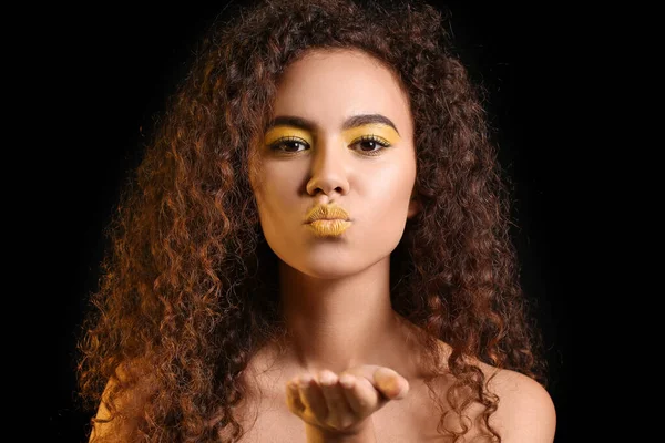 Beautiful African American Woman Makeup Yellow Tones Blowing Kiss Dark — Fotografia de Stock