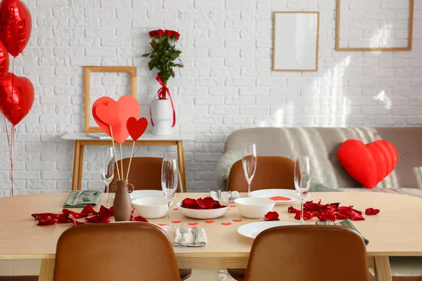Festliche Tischdekoration Zum Valentinstag Dekorierten Speisesaal — Stockfoto