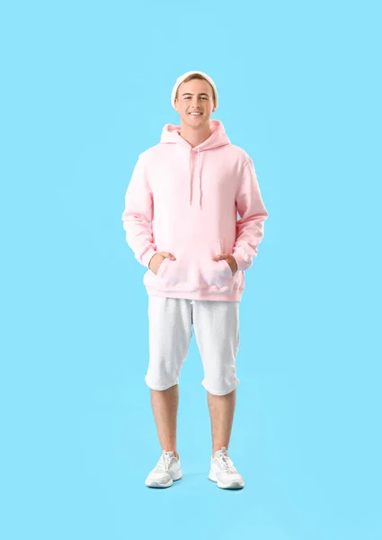 Jonge Man Stijlvolle Hoodie Kleur Achtergrond — Stockfoto