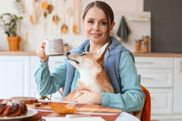 Young Woman Cute Corgi Dog Cup Tea Sitting Table Kitchen — Stock Photo, Image