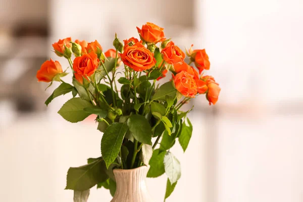 Vase Beautiful Orange Roses Room Closeup — Stock Photo, Image