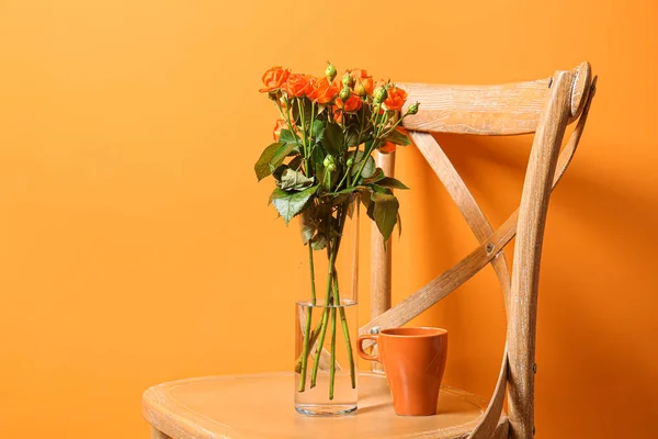 Vase Beautiful Orange Roses Cup Chair Color Wall — Fotografia de Stock
