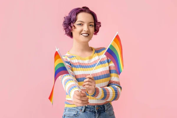 Jovem Com Bandeiras Lgbt Fundo Rosa — Fotografia de Stock