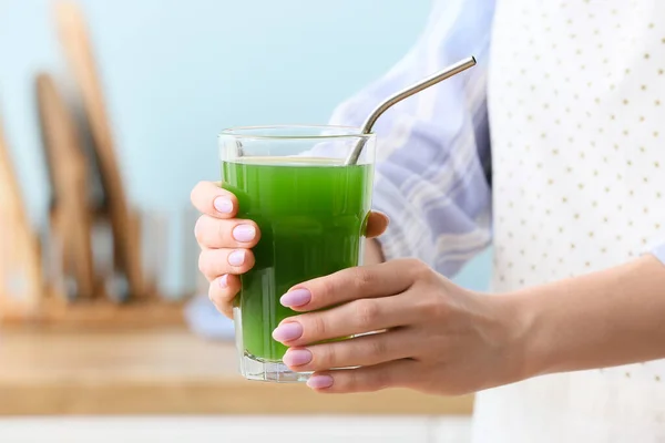Woman Glass Green Juice Kitchen Closeup — ストック写真
