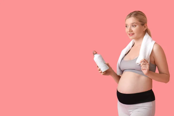 Young Pregnant Woman Bottle Water Pink Background — Fotografia de Stock