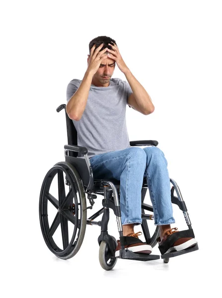 Przygnębiony Młody Człowiek Wózku Inwalidzkim Białym Tle — Zdjęcie stockowe