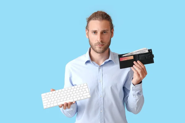 Man Keyboard Wallet Color Background — Stock Photo, Image