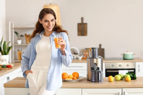 Young Woman Glass Fresh Fruit Juice Modern Juicer Kitchen — Stock Photo, Image