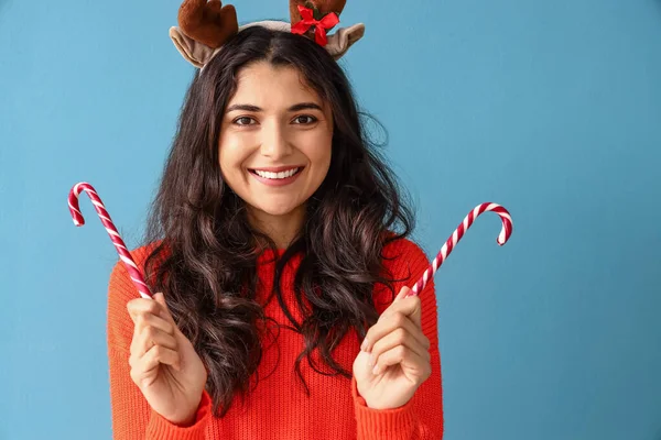 Mooie Jonge Vrouw Winter Kleding Met Kerst Snoep Stokken Kleur — Stockfoto