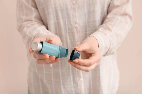Woman Holding Asthma Inhaler Beige Background Closeup — Stock Photo, Image