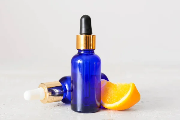 Bottles Essential Oil Fresh Orange Light Background Closeup — Stock Photo, Image