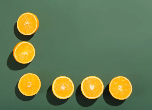 Fresh Cut Oranges Green Background — Stock Photo, Image