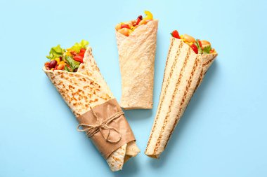 Mavi arka planda nefis dürümler.