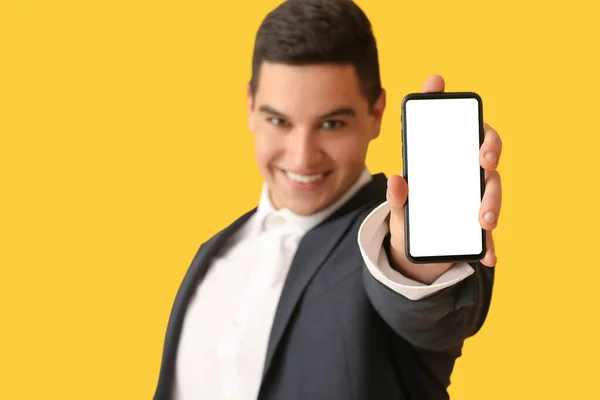 Hombre Joven Con Teléfono Fondo Color — Foto de Stock