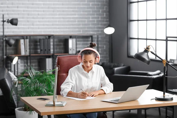 Pretty Young Woman Listening Music While Working Office — Stockfoto