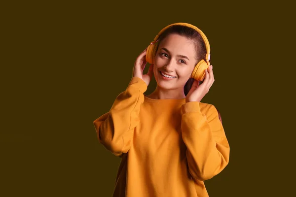 Cool Young Woman Listening Music Dark Background — Fotografia de Stock