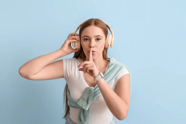 Cool Young Woman Listening Music Showing Silence Gesture Color Background — стоковое фото