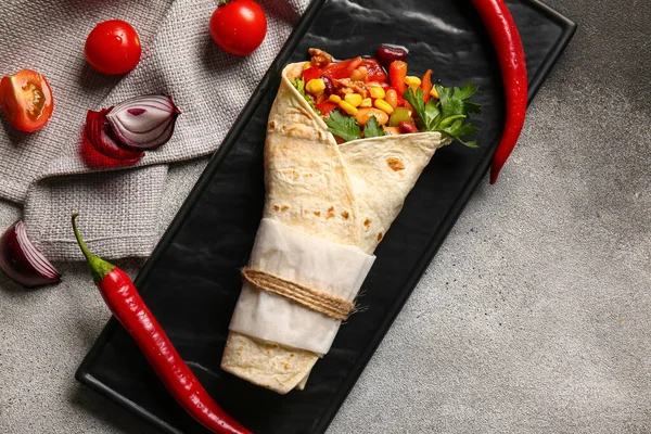 Plate Delicious Burrito Vegetables Grey Background — Fotografia de Stock