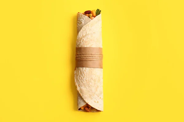 Heerlijke Burrito Gele Achtergrond — Stockfoto