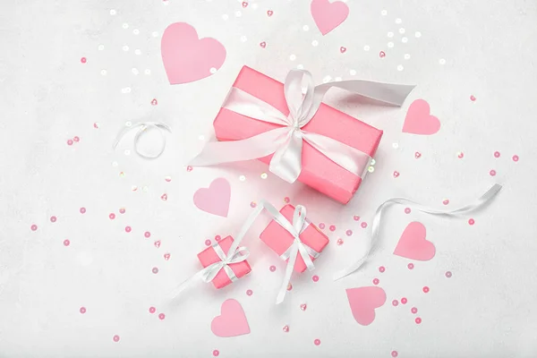 Geschenkboxen Zum Valentinstag Auf Hellem Hintergrund — Stockfoto