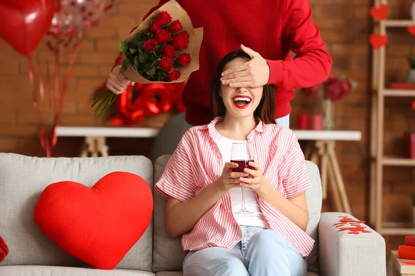Man Greeting His Girlfriend Valentine Day Home — Stock Photo, Image