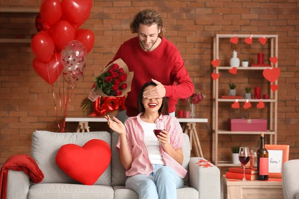 Man Greeting His Girlfriend Valentine Day Home — Stock Photo, Image