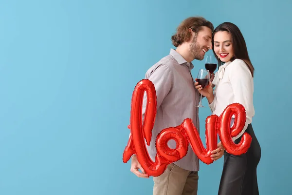 Happy Young Couple Balloon Wine Color Background Valentine Day Celebration — Zdjęcie stockowe
