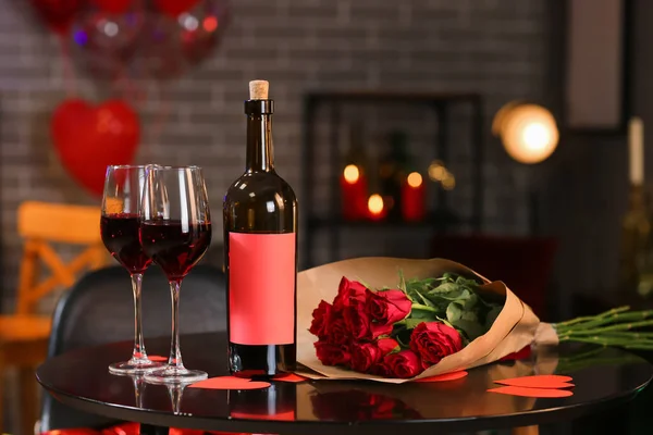 Flowers Bottle Glasses Wine Table Cafe Valentine Day Celebration — Zdjęcie stockowe