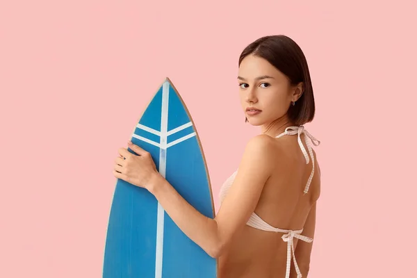 Mulher Bonita Com Prancha Surf Fundo Cor — Fotografia de Stock