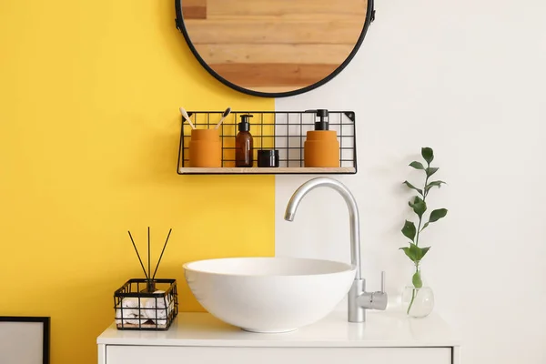 Chest Drawers Sink Shelf Bath Supplies Color Wall — Stock Photo, Image