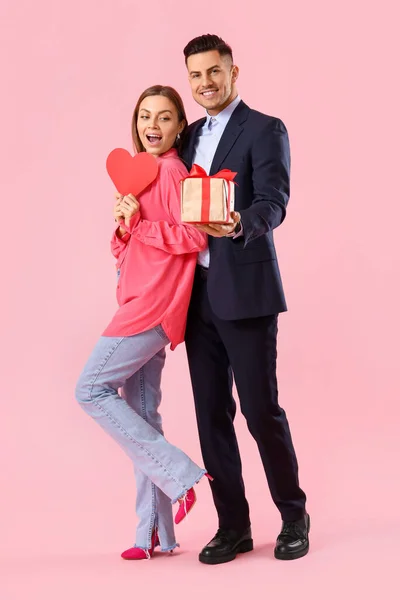 Happy Young Couple Gift Red Heart Color Background Valentine Day — 스톡 사진