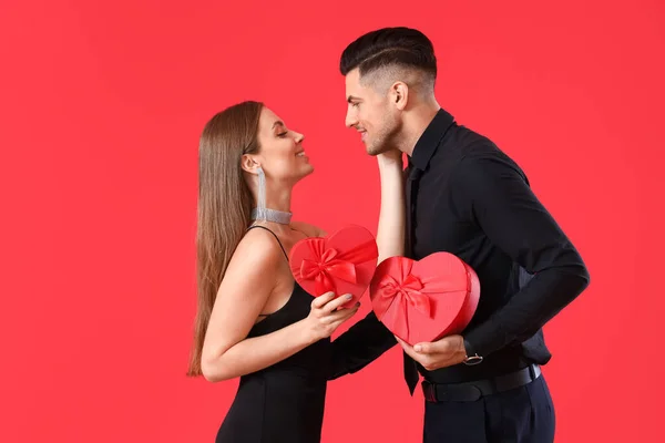 Happy Young Couple Gifts Red Background Valentine Day Celebration — Stock Photo, Image