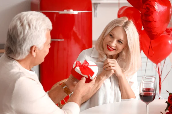 Happy Mature Couple Celebrating Valentine Day Home — Stock Photo, Image