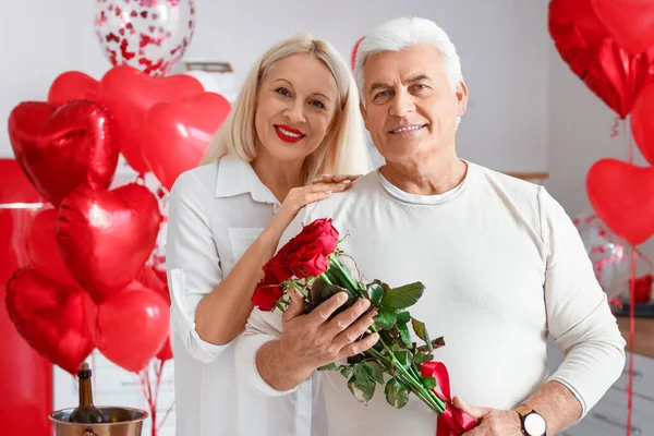 Happy Mature Couple Celebrating Valentine Day Home — Stock Photo, Image