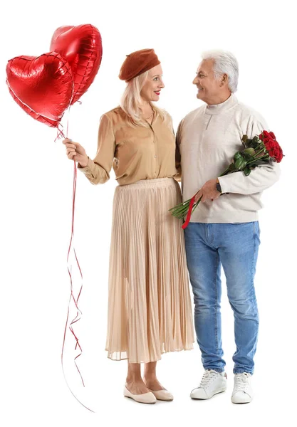 Joyeux Couple Mature Avec Des Fleurs Des Ballons Sur Fond — Photo