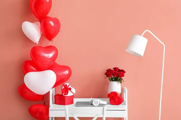 Arbeitsplatz Mit Geschenken Zum Valentinstag Zimmer — Stockfoto