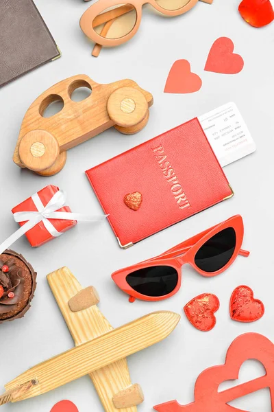 Beautiful Composition Valentine Day Wooden Toys Gift Sunglasses Hearts Light — Stock Photo, Image