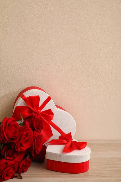 Gifts Valentine Day Flowers Table — Fotografia de Stock