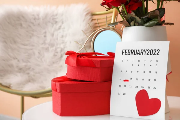 Gifts Valentine Day Flowers Calendar Table — Stock Photo, Image
