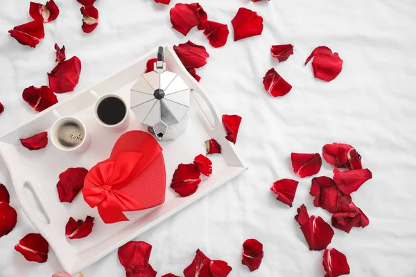 Tray Gift Valentine Day Coffee Bed Covered Red Rose Petals — Stock Photo, Image