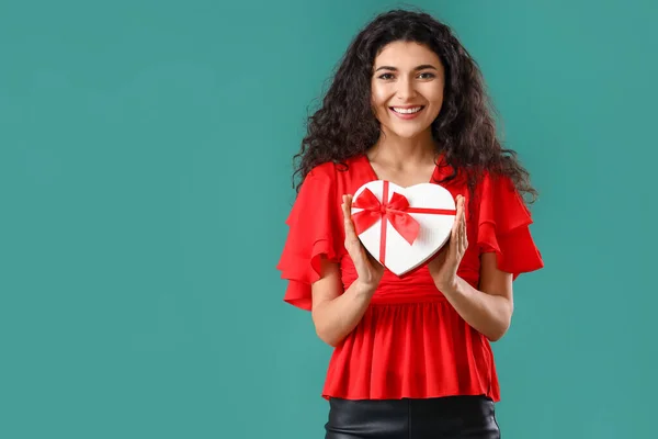 Beautiful Young Woman Gift Green Background Valentine Day Celebration — 图库照片