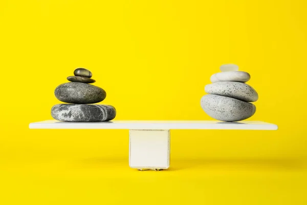 Spa Stones Teeterboard Yellow Background Concept Balance — Zdjęcie stockowe