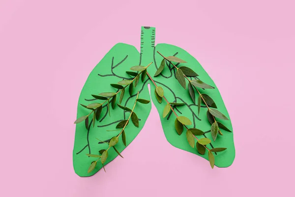 Paper Human Lungs Green Leaves Color Background — Stockfoto